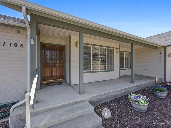 3rd image of 21308 Prospect Ave