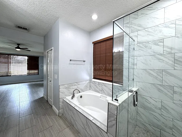 5004 Marbella Isle Dr — Photo 21