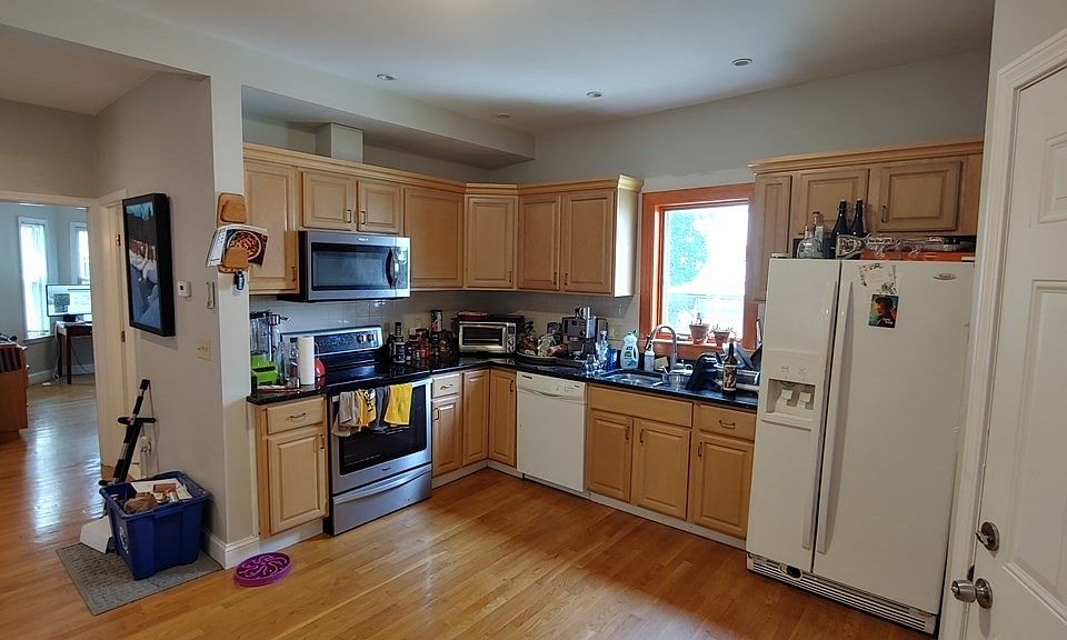 1st image of 33 Eastburn St #1