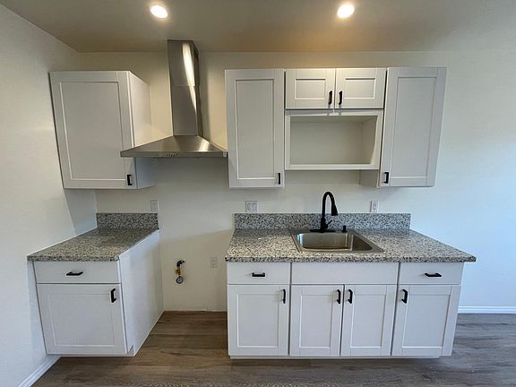 4th image of 146 N Marshall Ct