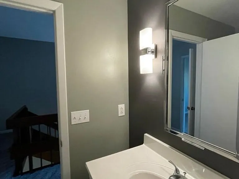 115 Beechnut St #G10 — Photo 6