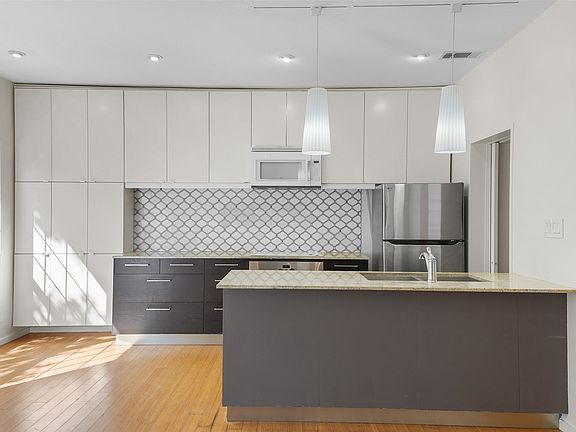 4th image of 7151 Gaston Ave APT 406