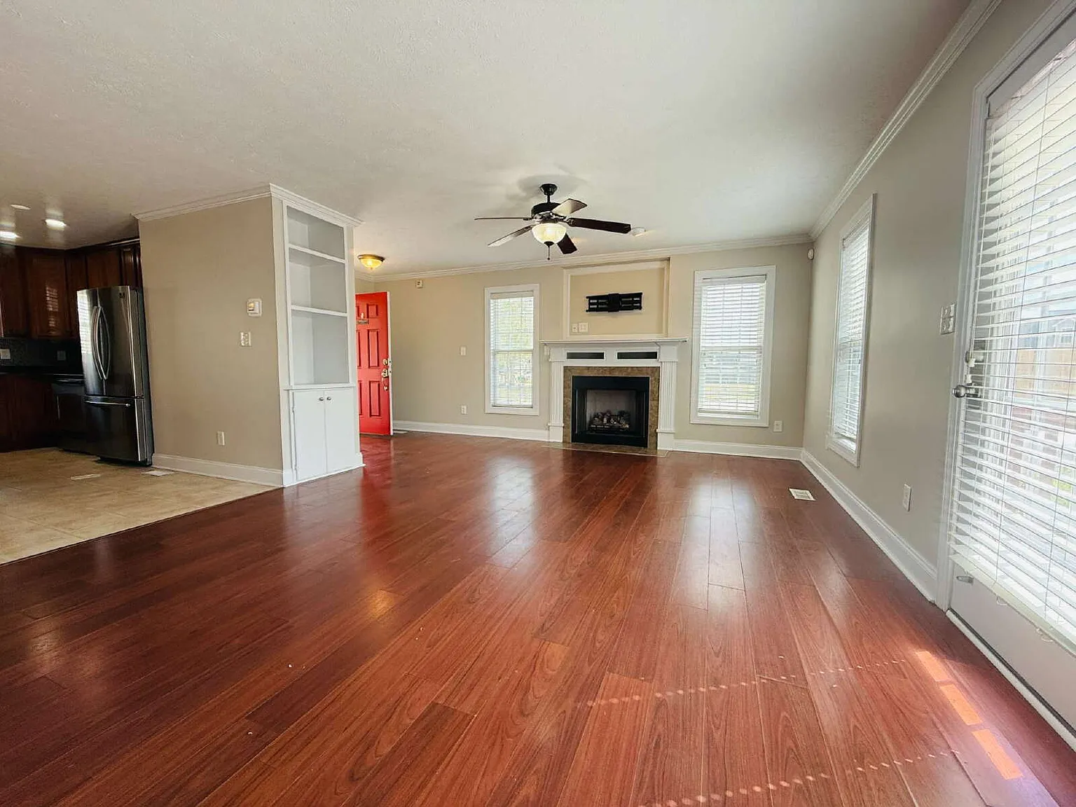 3 bed, 2.5 bath, 2017 sqft, $2,000 — Photo 3