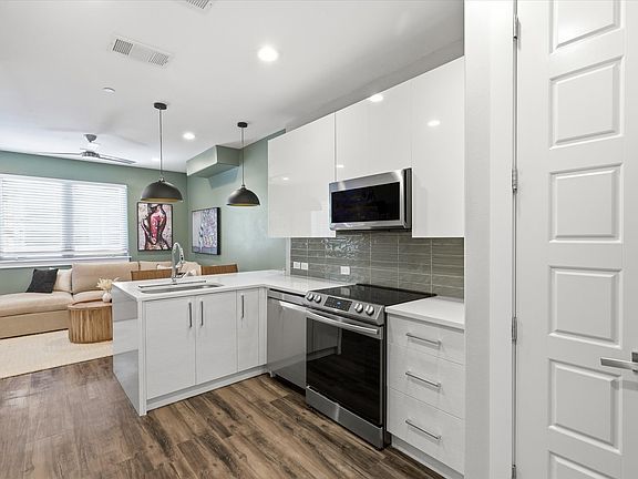 2nd image of 1118 Galveston Ave #5