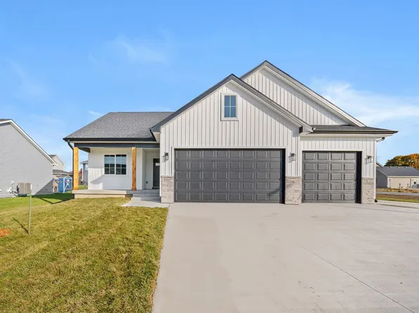 601 Oak Ct, Dallas Center, IA 50063