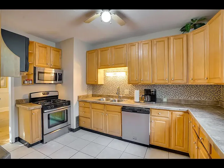 765 Westcott St — Photo 7