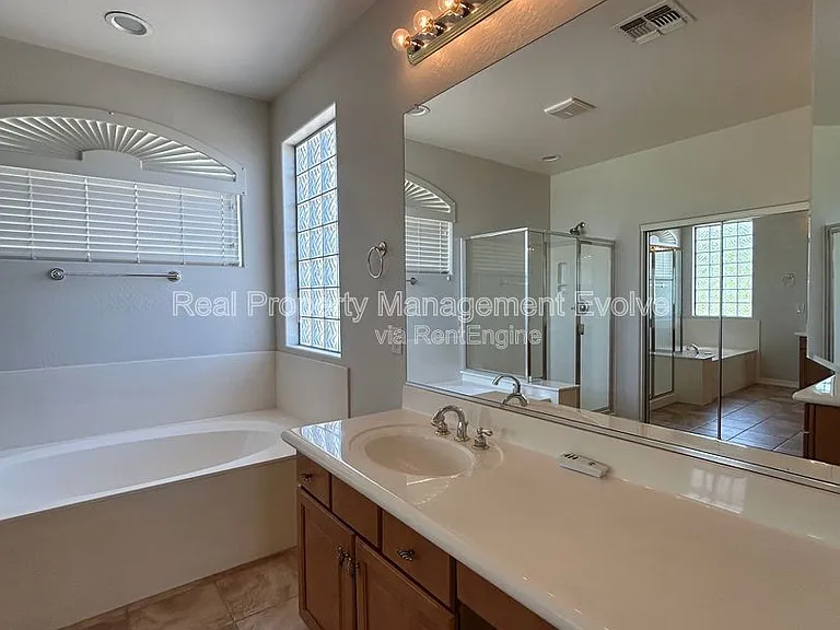 9707 S 45th Ave — Photo 41