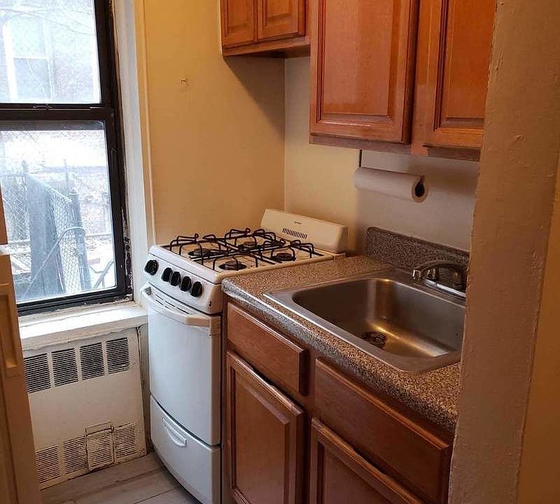 2nd image of 2102 Beverley Rd APT 2D