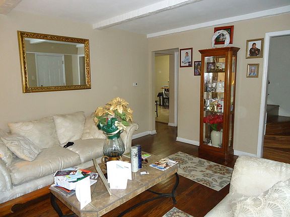 3rd image of 1542 Wentworth Ave