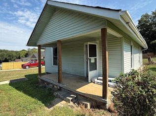 907 3rd Street Ct SW, Hickory, NC 28602