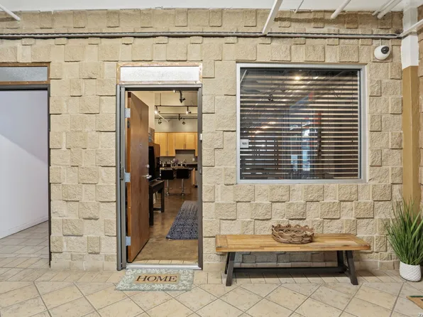 1339 S Flores #105B, San Antonio, TX 78204