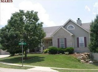 601 Castle Ridge Dr, Ballwin, MO 63021