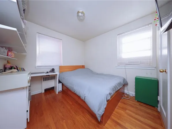 2705 Kings Highway image 9 of 17