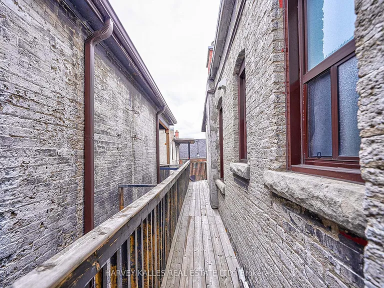 1074 Saint Clair Ave W #4 — Photo 31