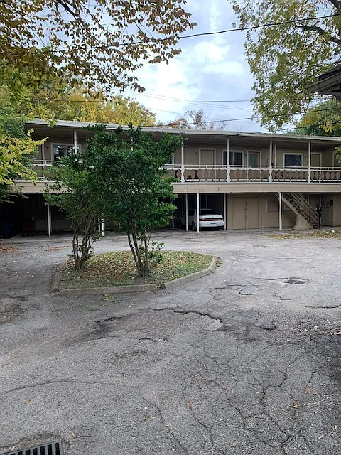 2 bed, 1.5 bath, 600 sqft, $750 — Photo 2