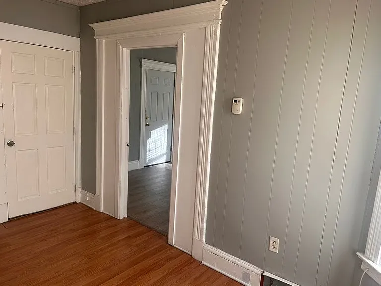 314-316 Capen St #2 — Photo 6