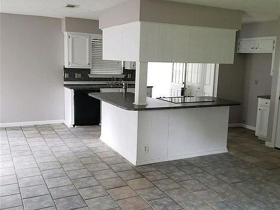 3rd image of 17137 Ashton Ave