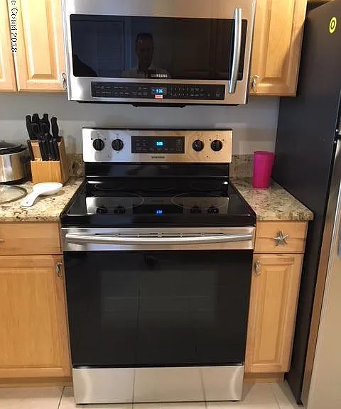 5 Sunflower St #10 — Photo 10