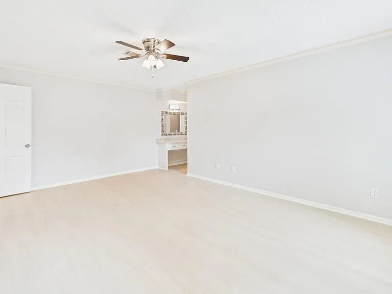 702 Daria Ct — Photo 28