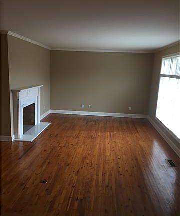 2nd image of 4915 Lealand Ln