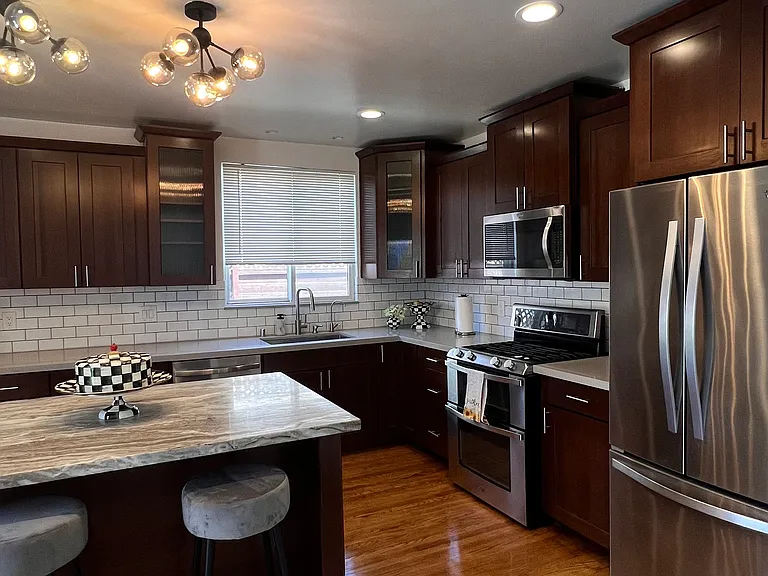 635 Arden Ave — Photo 2