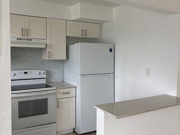3rd image of 1251 W River Dr APT 7
