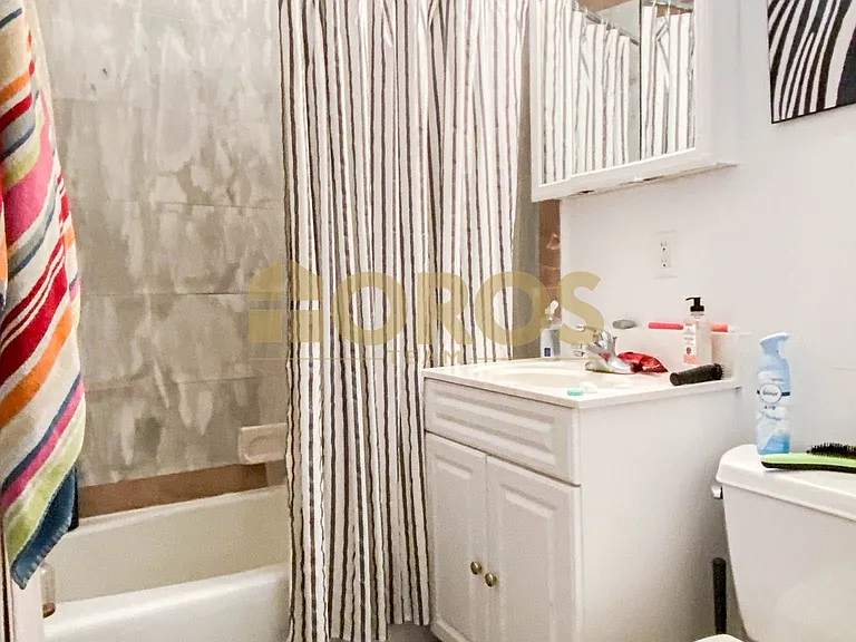 539 E 6th St #3C — Photo 8
