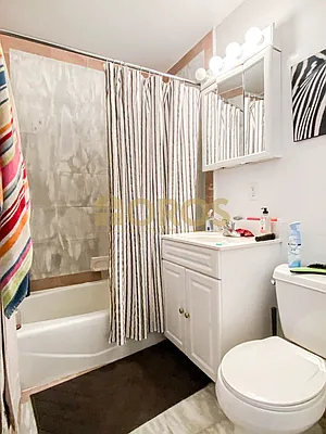 Bathroom, photo 2