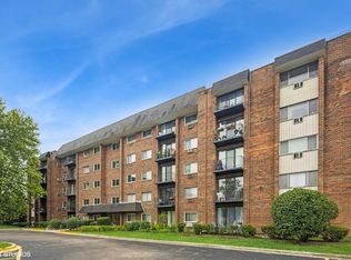 4721 Saint Joseph Creek Rd APT 1B, Lisle, IL 60532