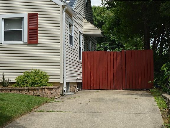 3rd image of 2840 Grace Ave