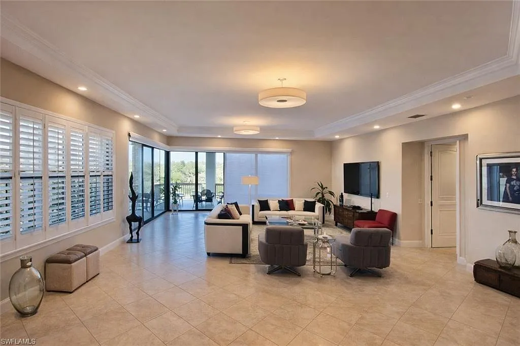 3 bed, 3.5 bath, 2917 sqft, $23,500 — Photo 4