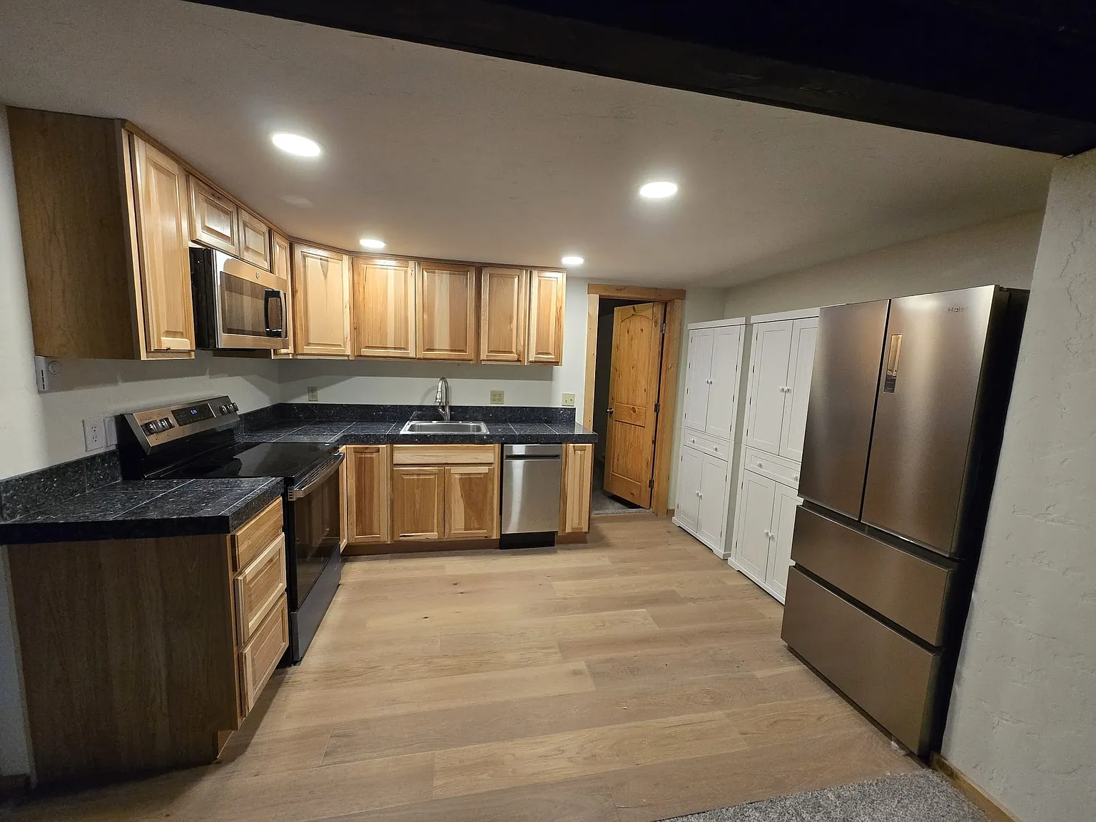 2 bed, 800 sqft, $2,500 — Photo 2