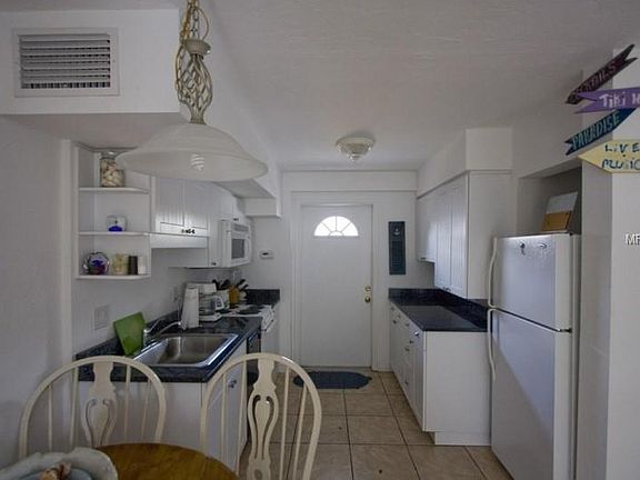 4th image of 214 Calle Miramar APT 2