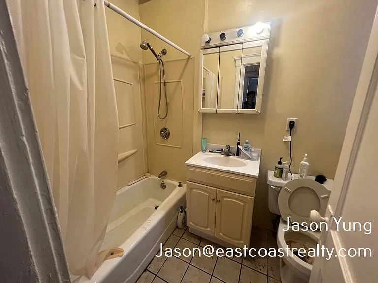 27 Queensberry St #10 — Photo 5