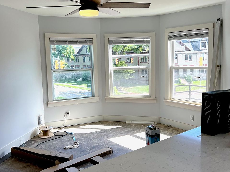 2nd image of 1-1009 Monroe Ave #1