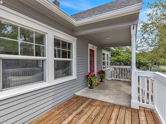 4th image of 2219 SW 6th Ave