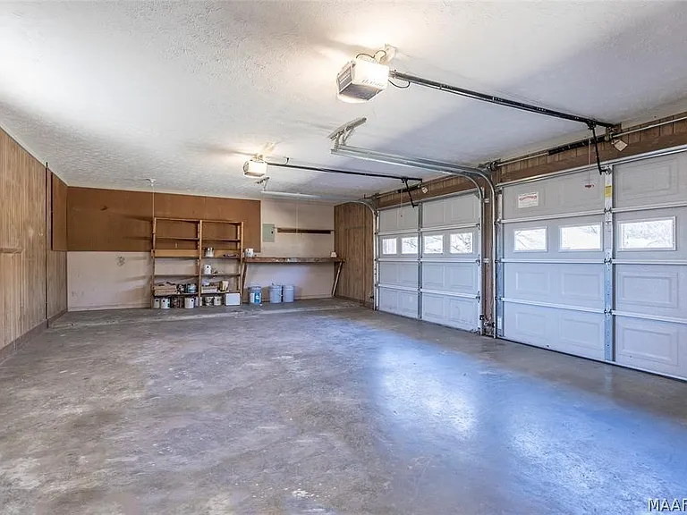 110 Diane Dr — Photo 37