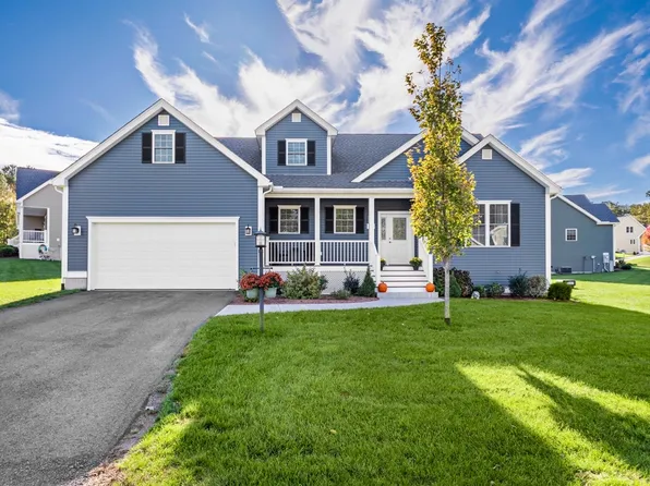 95 Hummingbird Ln #22, Groton, MA 01450