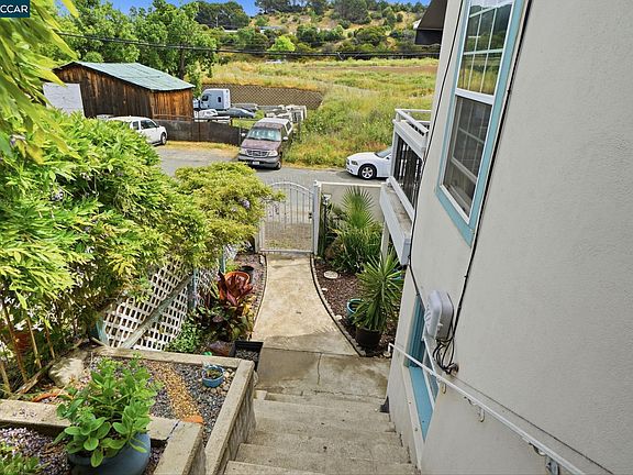 5th image of 1035 Santa Fe Ave