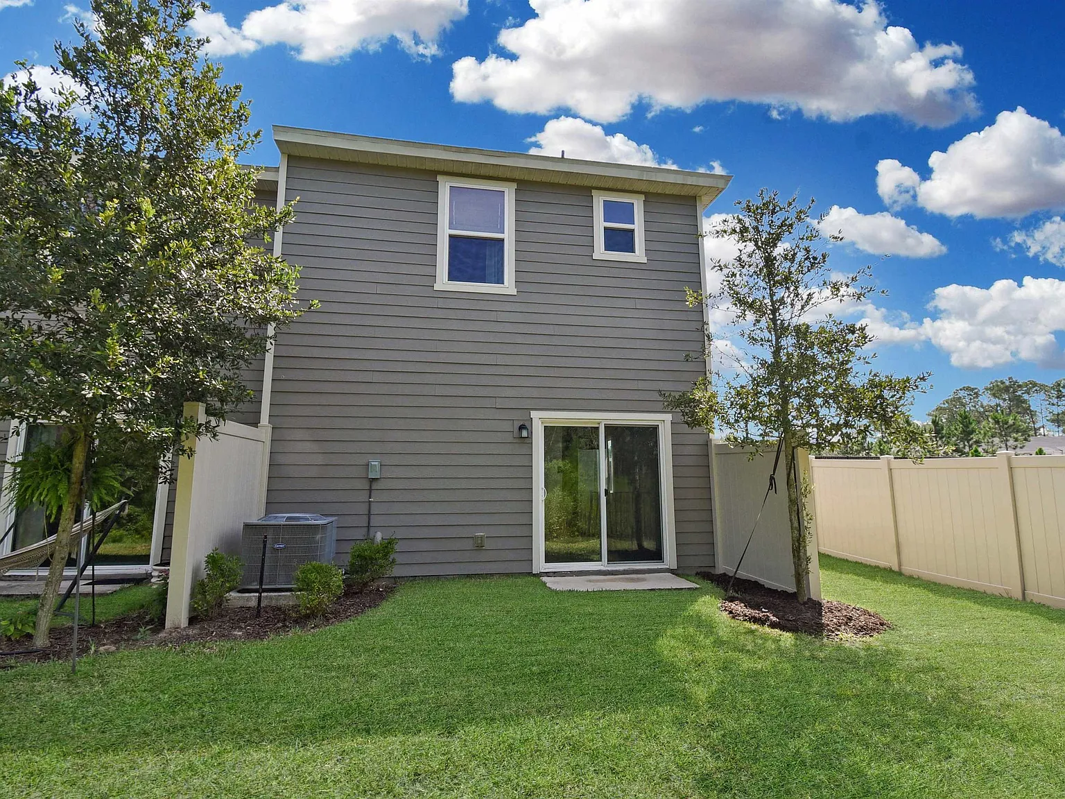 3 bed, 2.5 bath, 1567 sqft, $2,090 — Photo 4