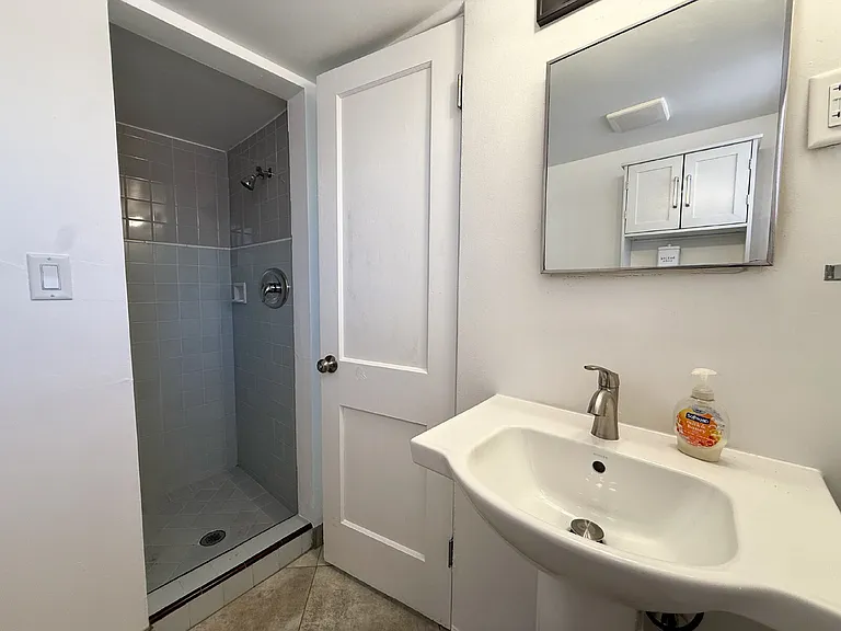 1514 W Rovey Ave — Photo 28