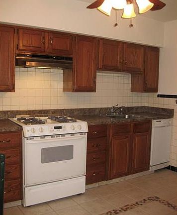 4th image of 6539 Hoffman Ave