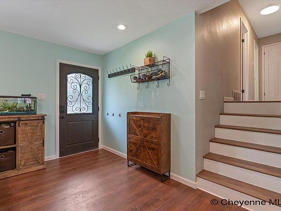 4th image of 903 Custer St