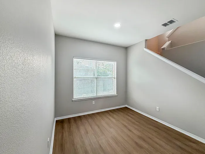 1072 Aviary Dr — Photo 9
