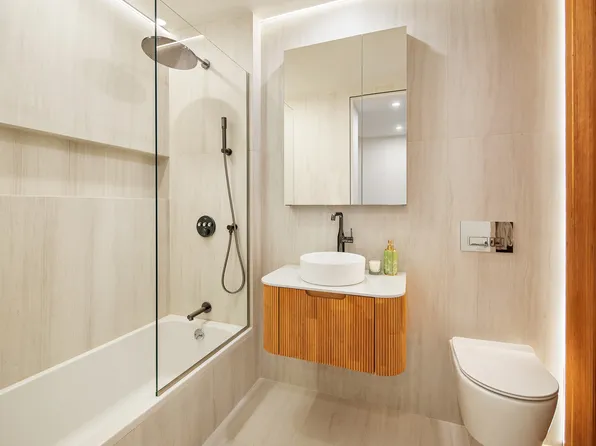 1110 Manhattan Avenue image 11 of 14