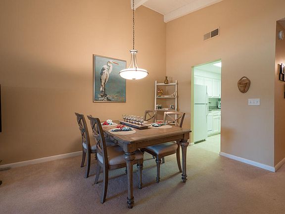4th image of 101 Ventura Pl