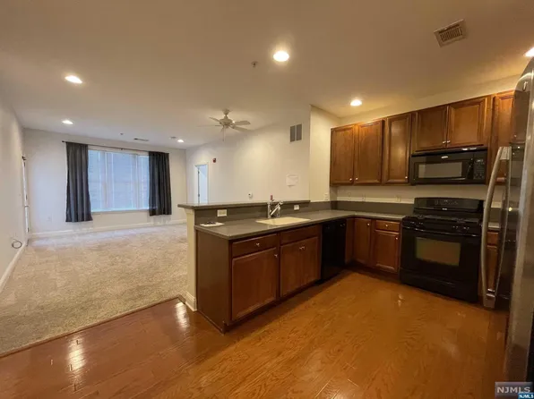7213 Coventry Ct, Riverdale, NJ 07457