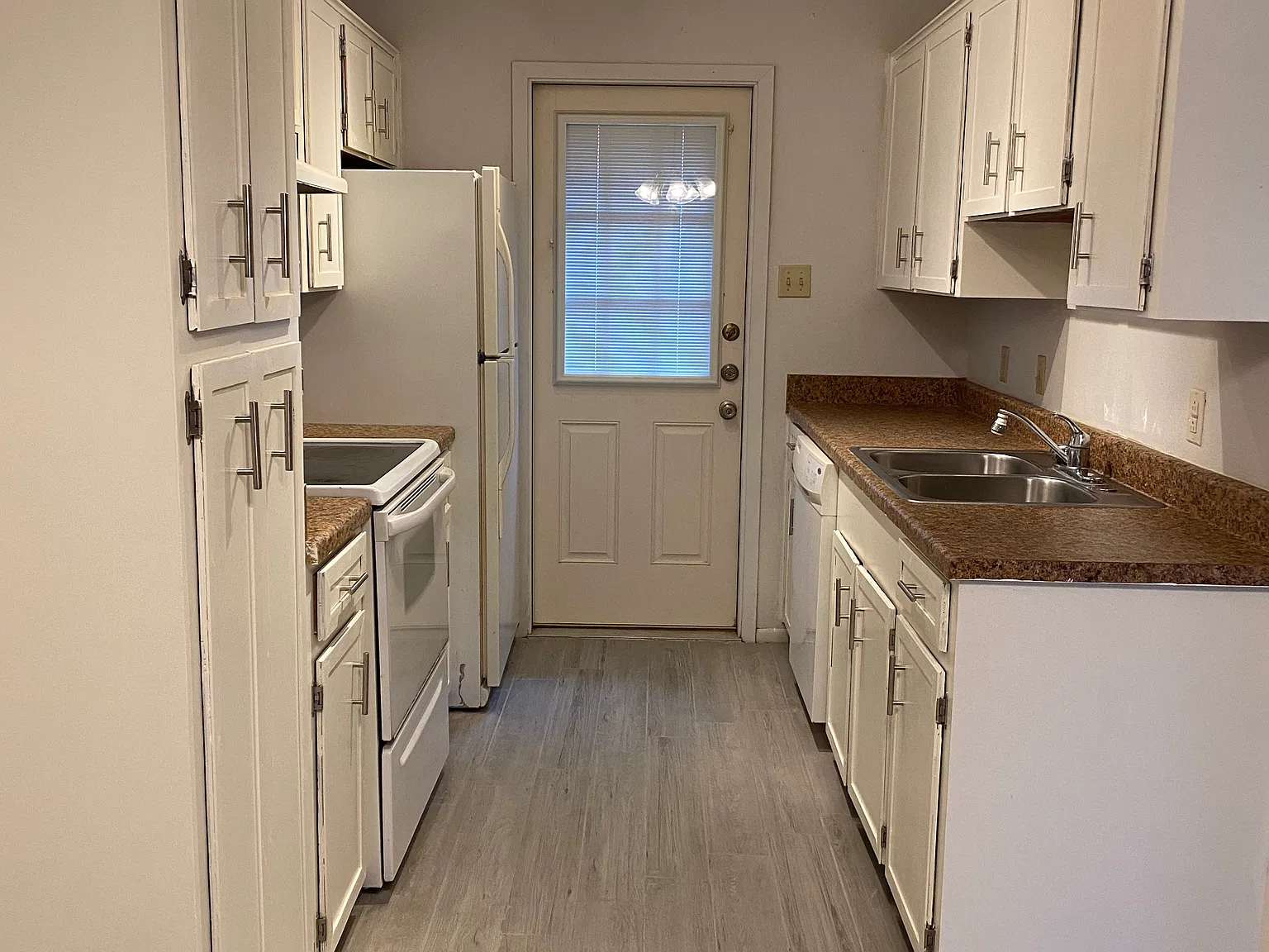 2 bed, 1017 sqft, $1,295 — Photo 3