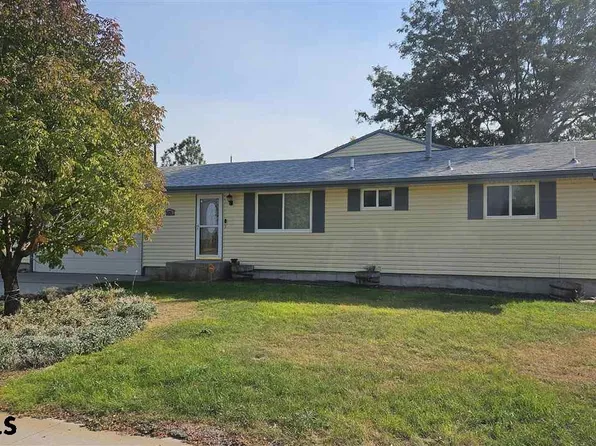 2026 E 29th St, Scottsbluff, NE 69361