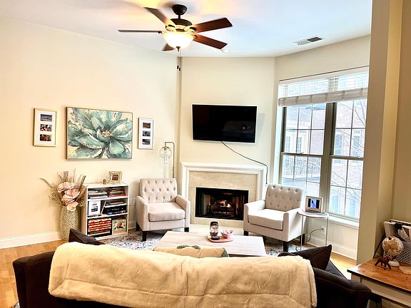 5th image of 450 E Ohio St APT 212